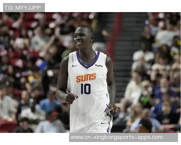 马卢阿奇篮下强势接球转身进攻成功完成21精彩瞬间