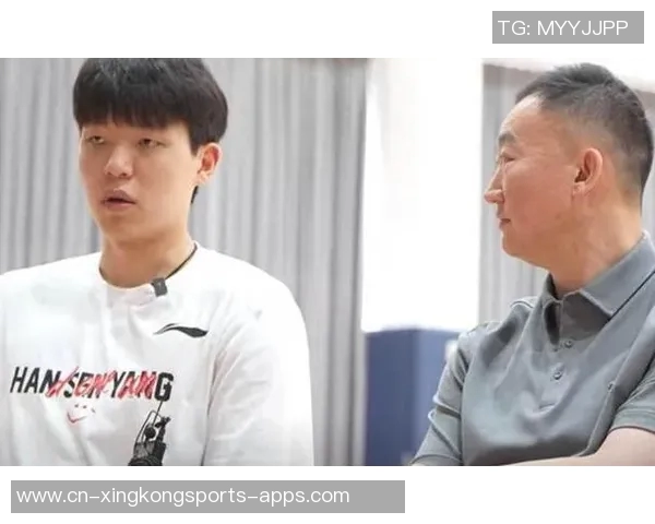 刘维伟小考杨瀚森左手右手拿刀的选择与米奇筷子的灵活运用