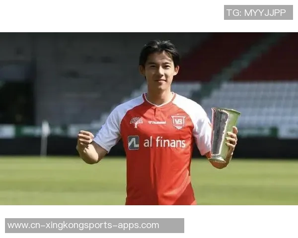 李明家族颜值爆表李嗣镕首秀进球姐姐赛后温馨祝贺