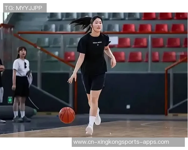 王芙蕖分享NCAA西北大学新赛季定妆照迎接第三年挑战尽享球场乐趣